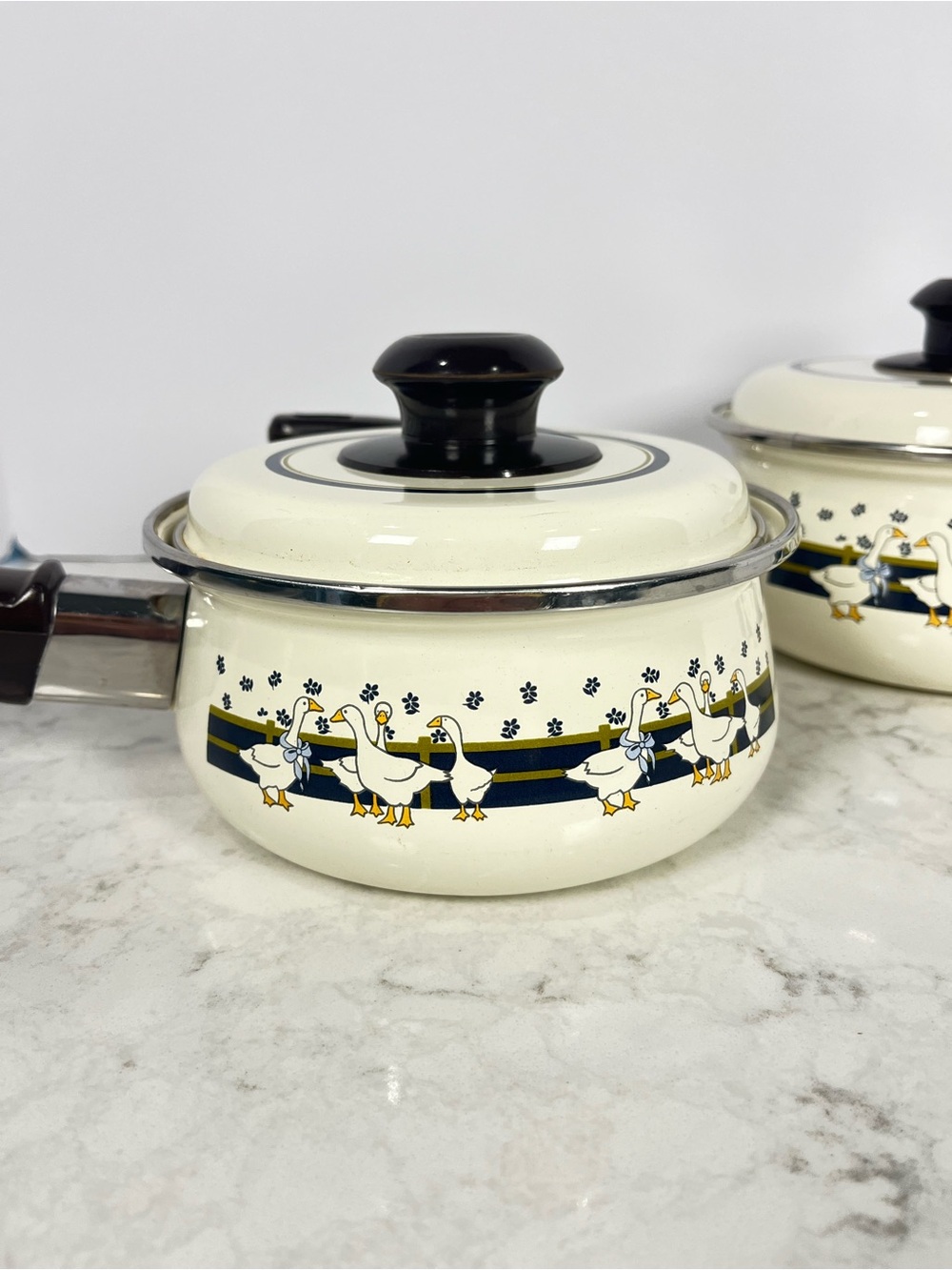 Vintage country geese Pattern 2 Saucepans with Lids- Unbranded
